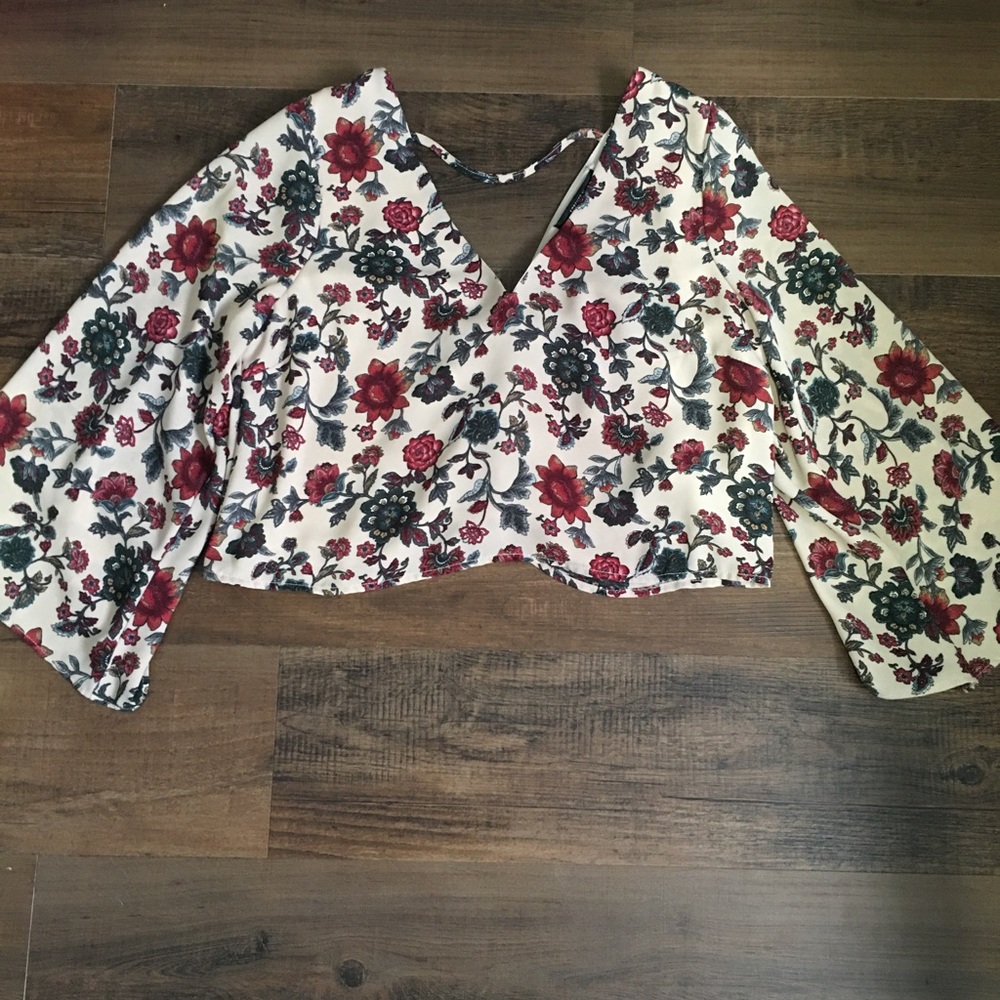 Size small floral crop